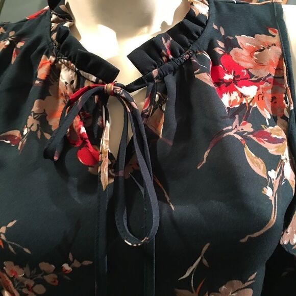 Hunter Green ruffle cold shoulder chiffon top - Picture 3 of 7